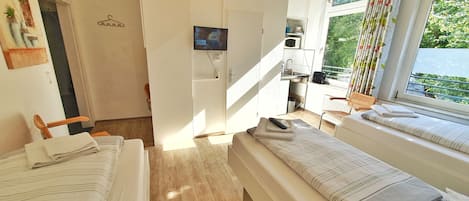 Triple Room, Ensuite | 1 bedroom, free WiFi, bed sheets