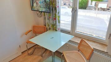 Doppel Apartment | Wohnbereich | Flachbildfernseher