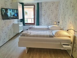 Suite monolocale familiare, angolo cottura | Wi-Fi gratuito, lenzuola