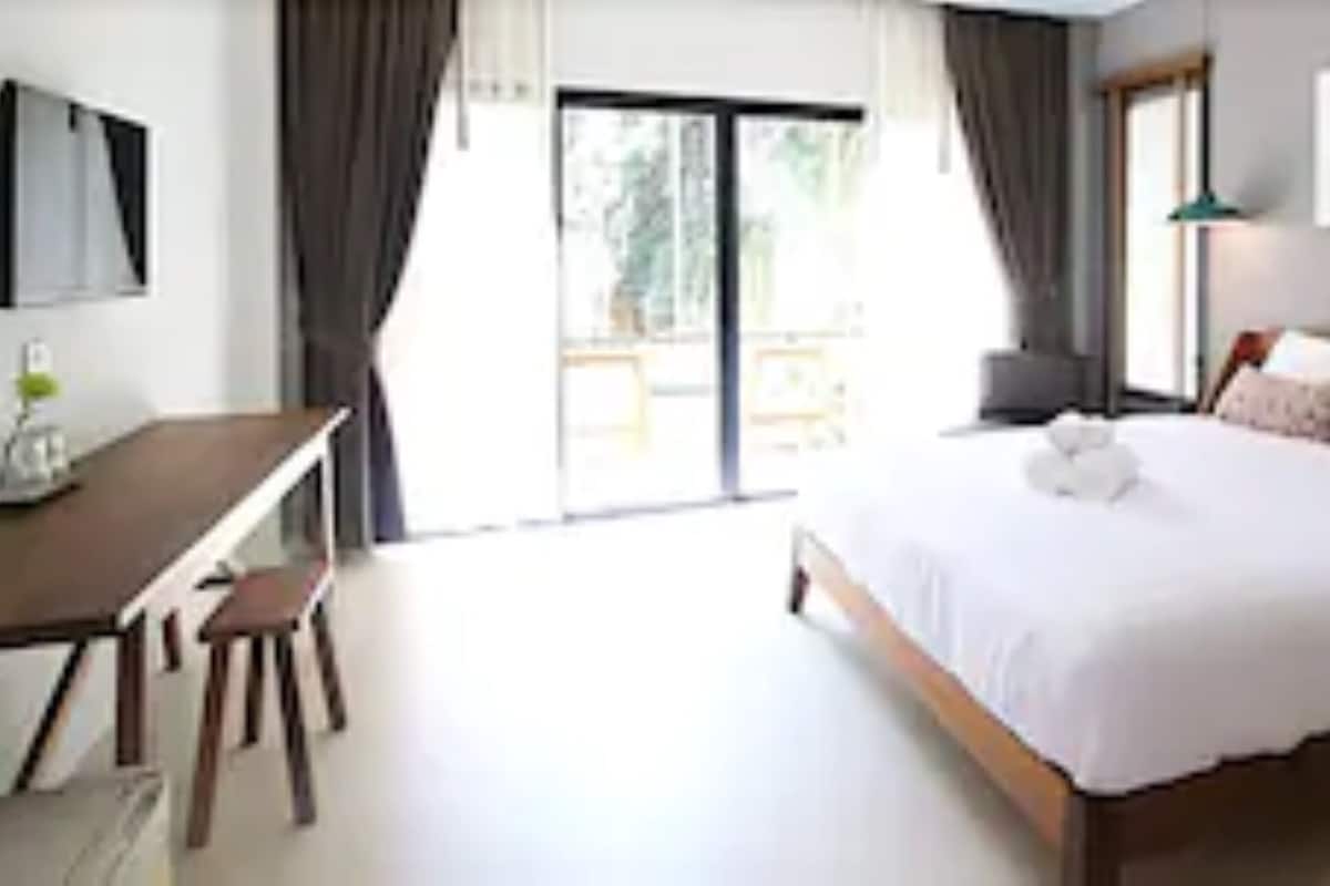 In-room safe, desk, blackout drapes, WiFi (free)