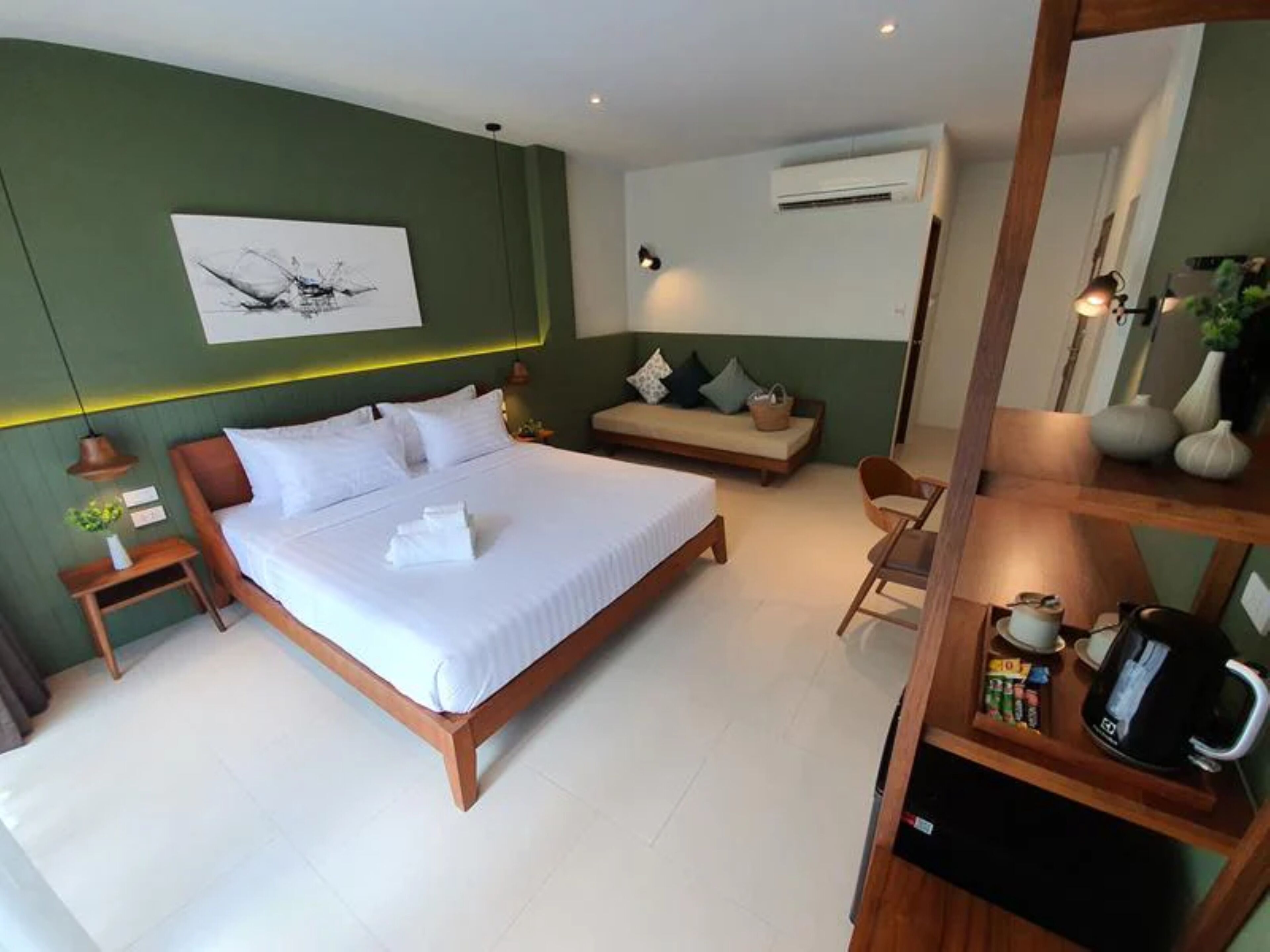 deluxe double room | in-room safe, desk, blackout curtains, free wifi