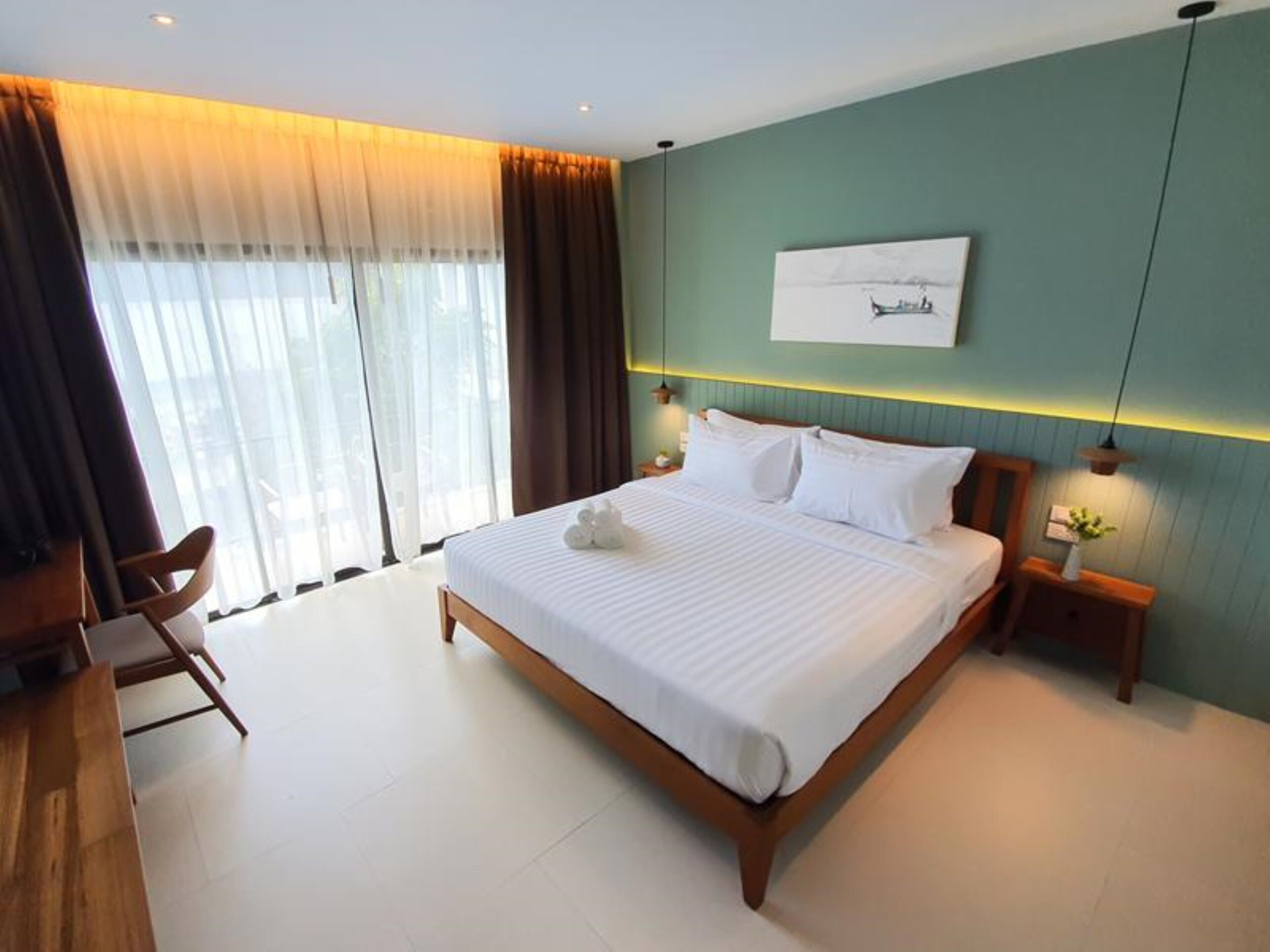 double room | in-room safe, desk, blackout curtains, free wifi