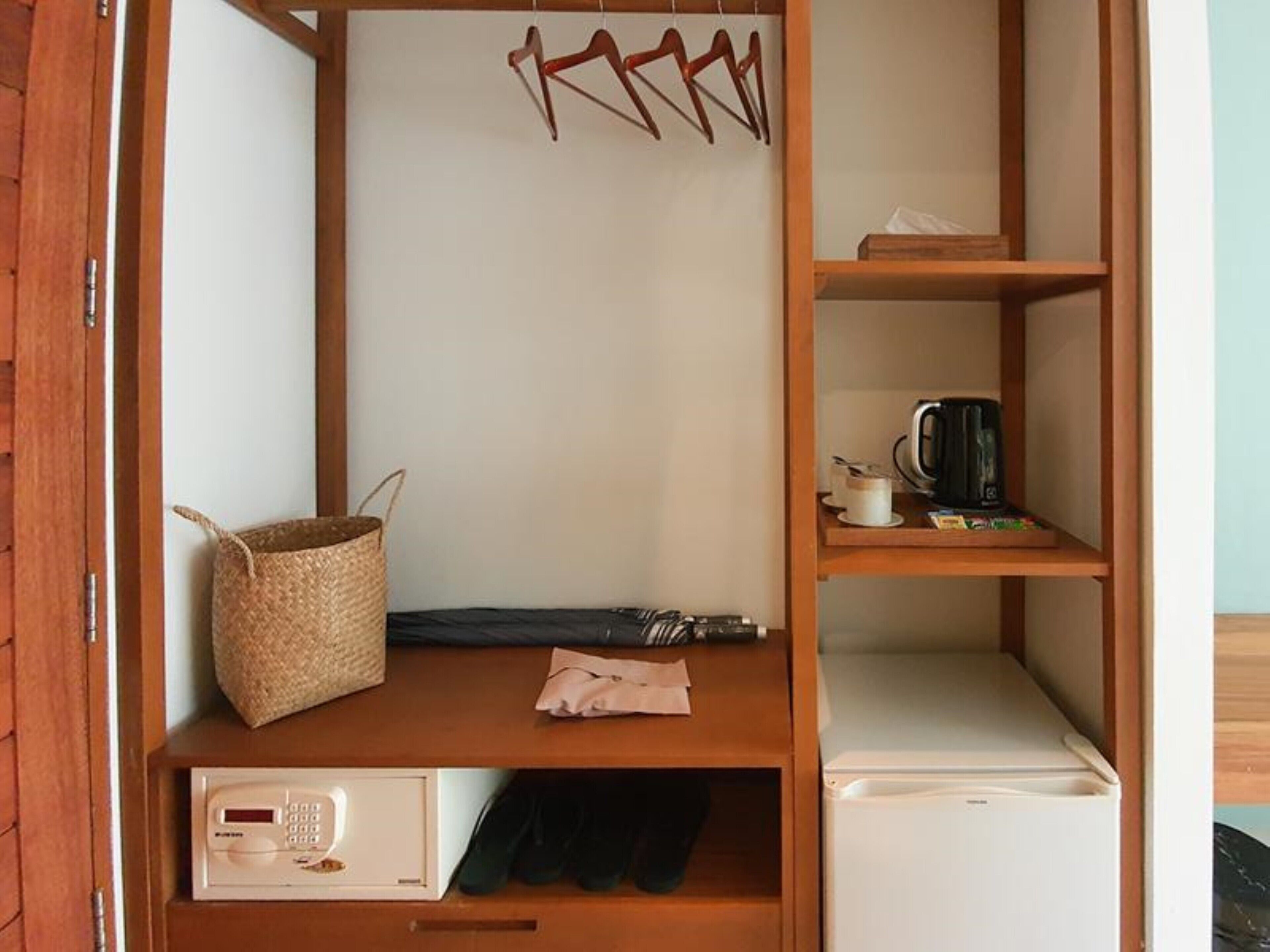 in-room safe, desk, blackout curtains, free wifi