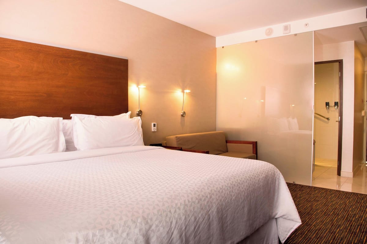 executive suite, 1 bedroom | premium bedding, minibar, in-room safe, desk