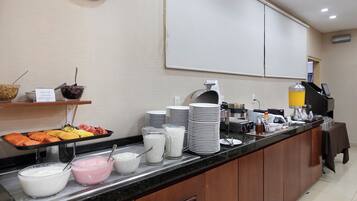 Tägliches englisches Frühstück gegen Gebühr