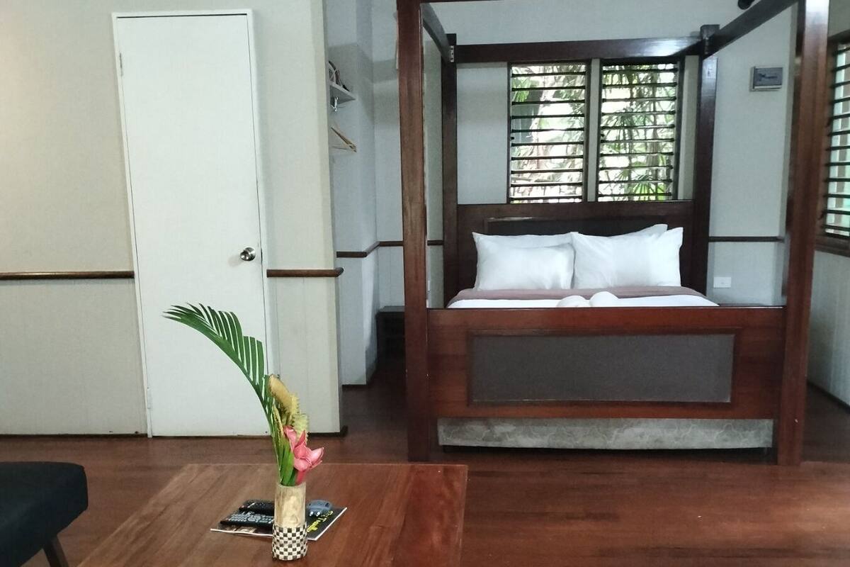 Rainforest View Bure Queen | In-room safe, bed sheets