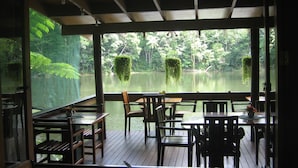 2 bars/lounges, poolside bar - Rainforest Eco Lodge (Suva)