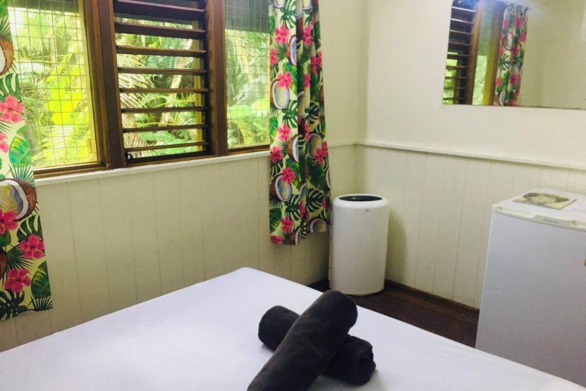 Budget Double - Garden View | In-room safe, bed sheets