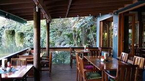2 bars/lounges, poolside bar - Rainforest Eco Lodge (Suva)