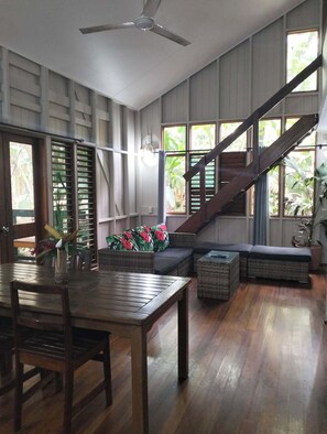 Appartamento familiare, 2 camere da letto | Pasti in camera