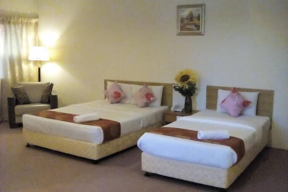 Standard Superior Room | 房內夾萬、書桌、熨斗/熨衫板