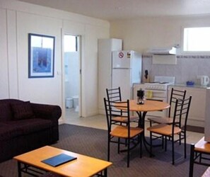 Queen Room | Living area | TV - West City Motel (Ardeer)