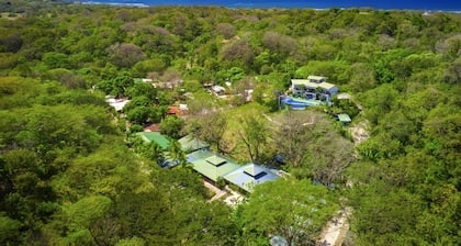 Jungle's Edge Ecolodge