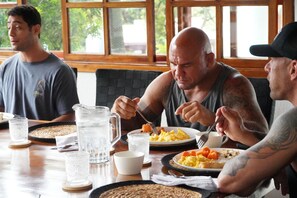 Restaurant - Jungle's Edge: Jiu-Jitsu, Muay Thai & Yoga Retreats (Nosara)