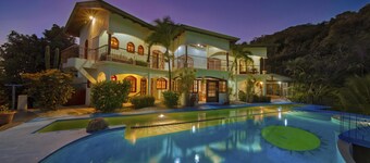 Jungle's Edge: Jiu-Jitsu, Muay Thai & Yoga Retreats