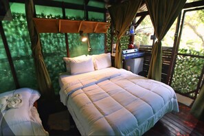 Glamping Hut | Private kitchen | Fridge, coffee/tea maker, cookware/dishes/utensils - Jungle's Edge: Jiu-Jitsu, Muay Thai & Yoga Retreats (Nosara)