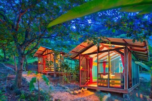 Glamping Hut | 特色家居、免费 WiFi、床单