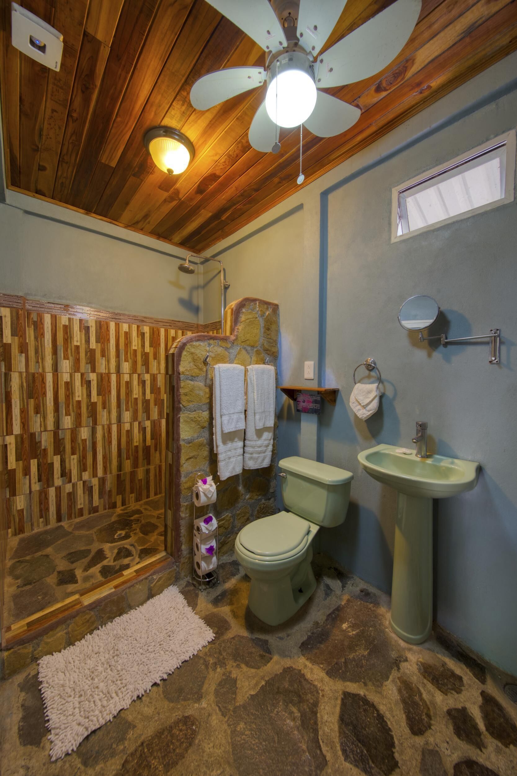 jungle room | bathroom | shower, towels