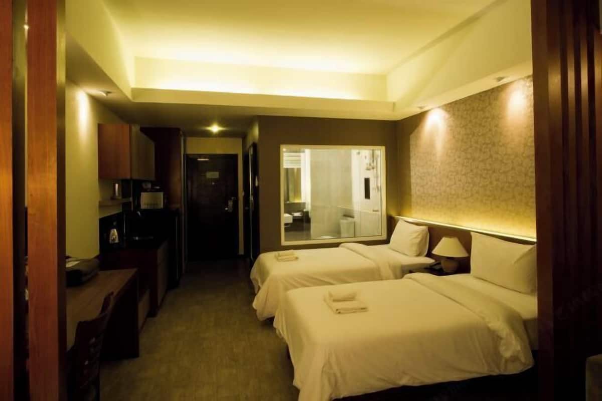 Minibar, in-room safe, desk, blackout drapes