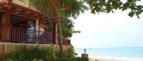 Desk, rollaway beds, free WiFi