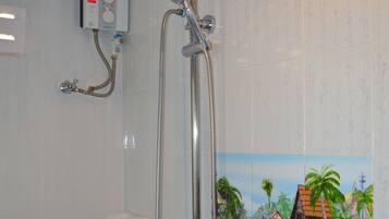 Desk, rollaway beds, free WiFi