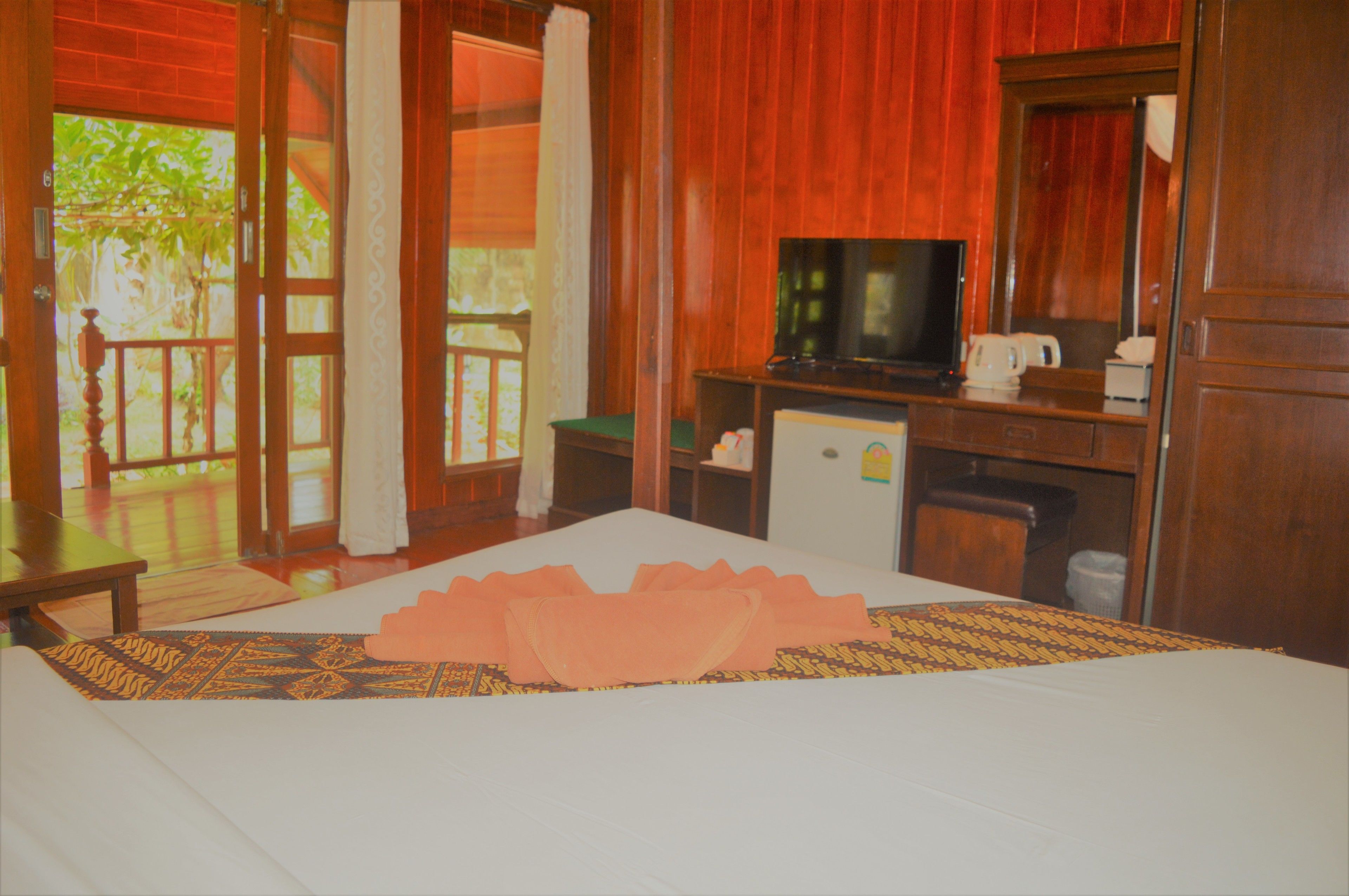 deluxe room | desk, rollaway beds, free wifi