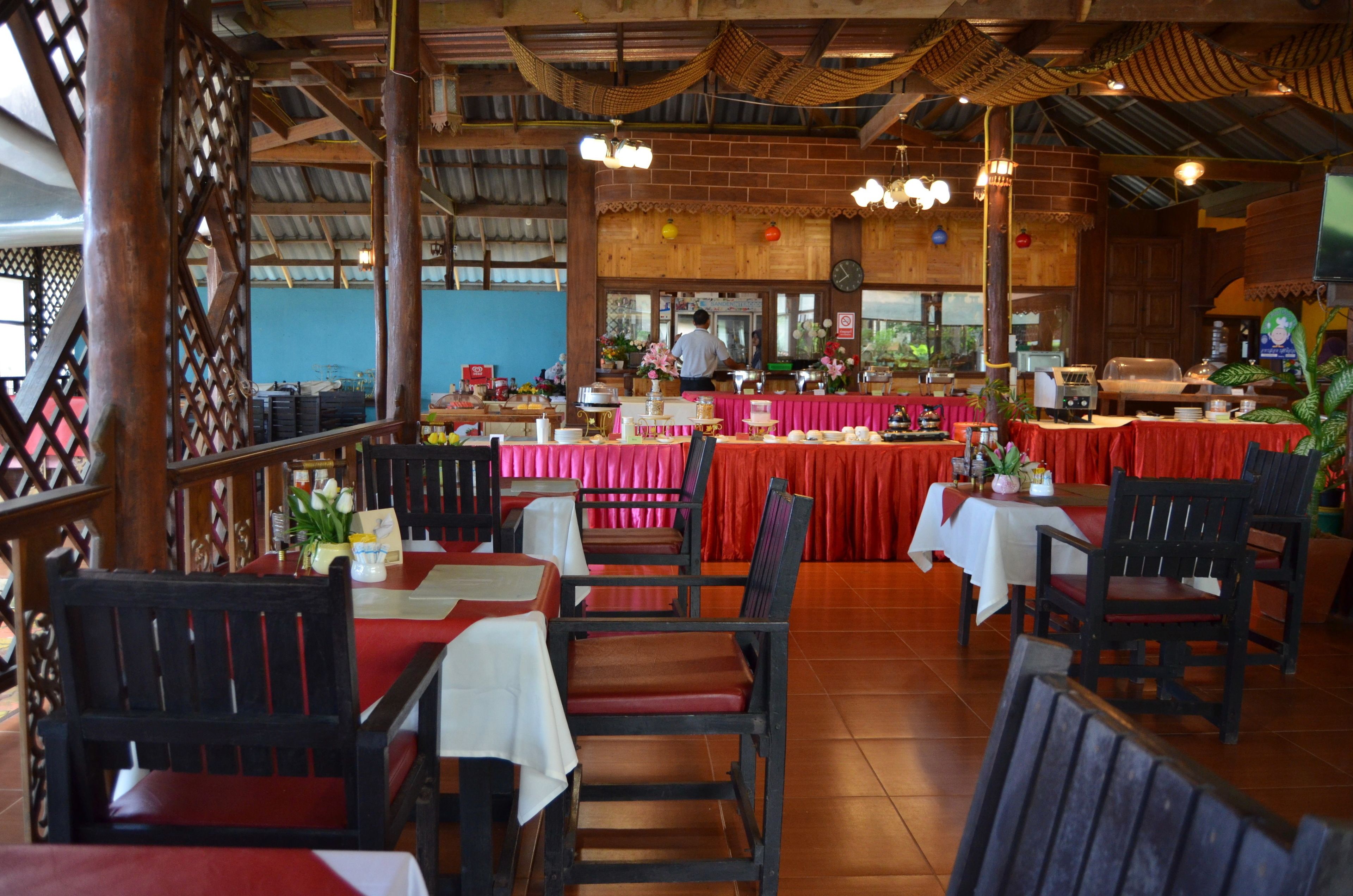 daily breakfast for a fee