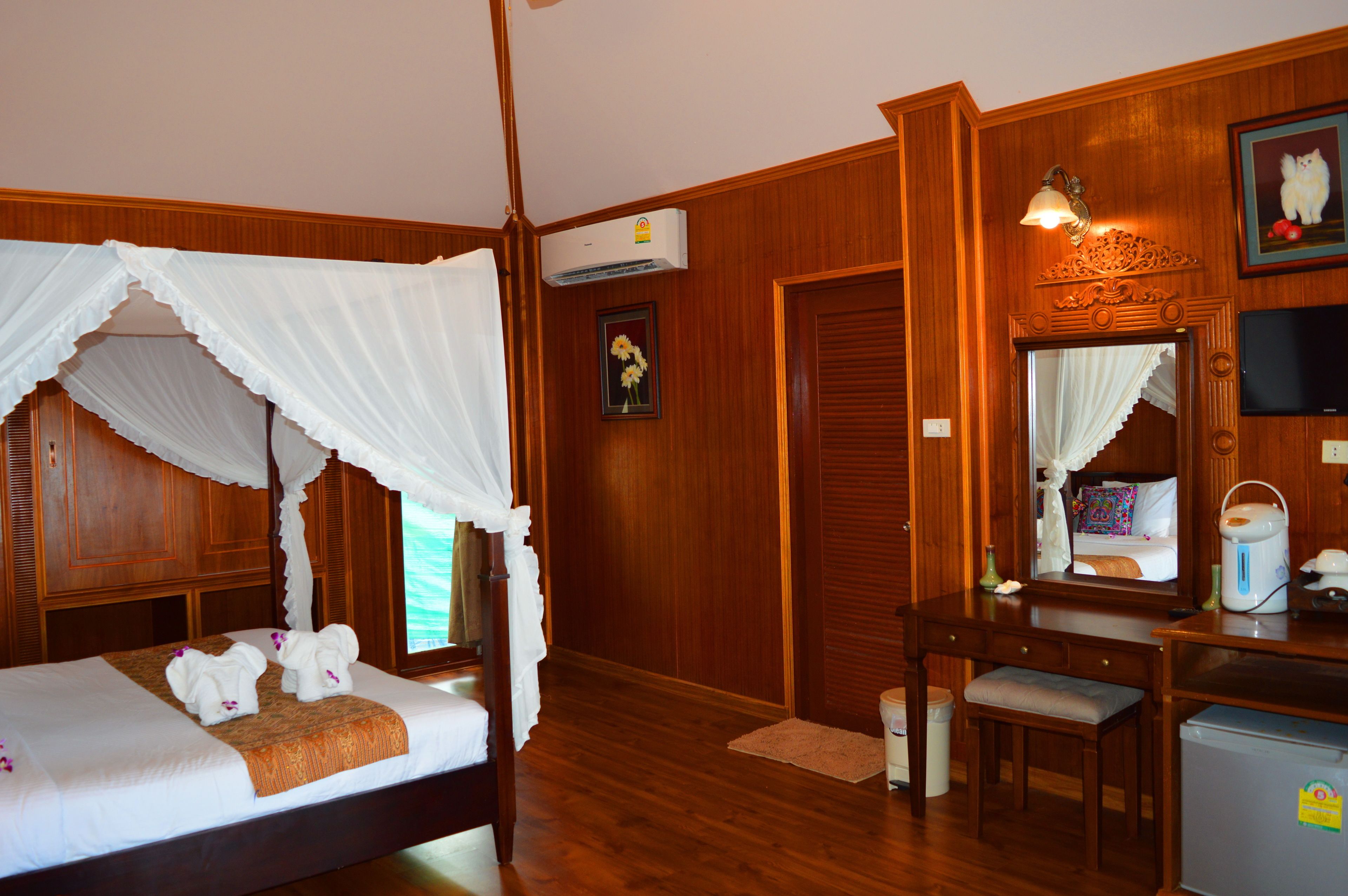 bungalow, beachfront | desk, rollaway beds, free wifi