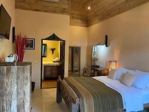Two bed room with living room | Minibar, caja de seguridad en la habitación y cunas gratuitas 