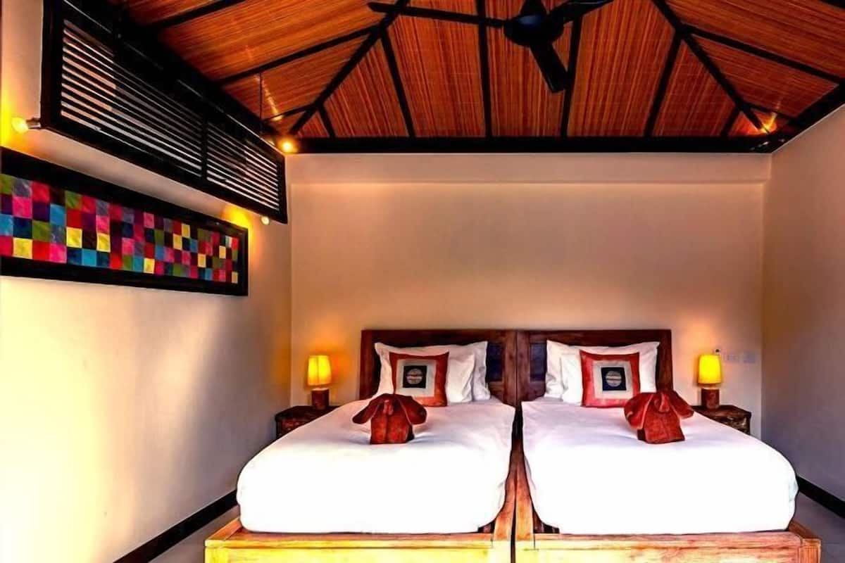 2 bedrooms, premium bedding, minibar (some free items), in-room safe