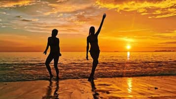 Beach nearby, beach towels, beach massages