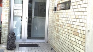 Property entrance - Bonsai Guesthouse - Hostel (Osaka)
