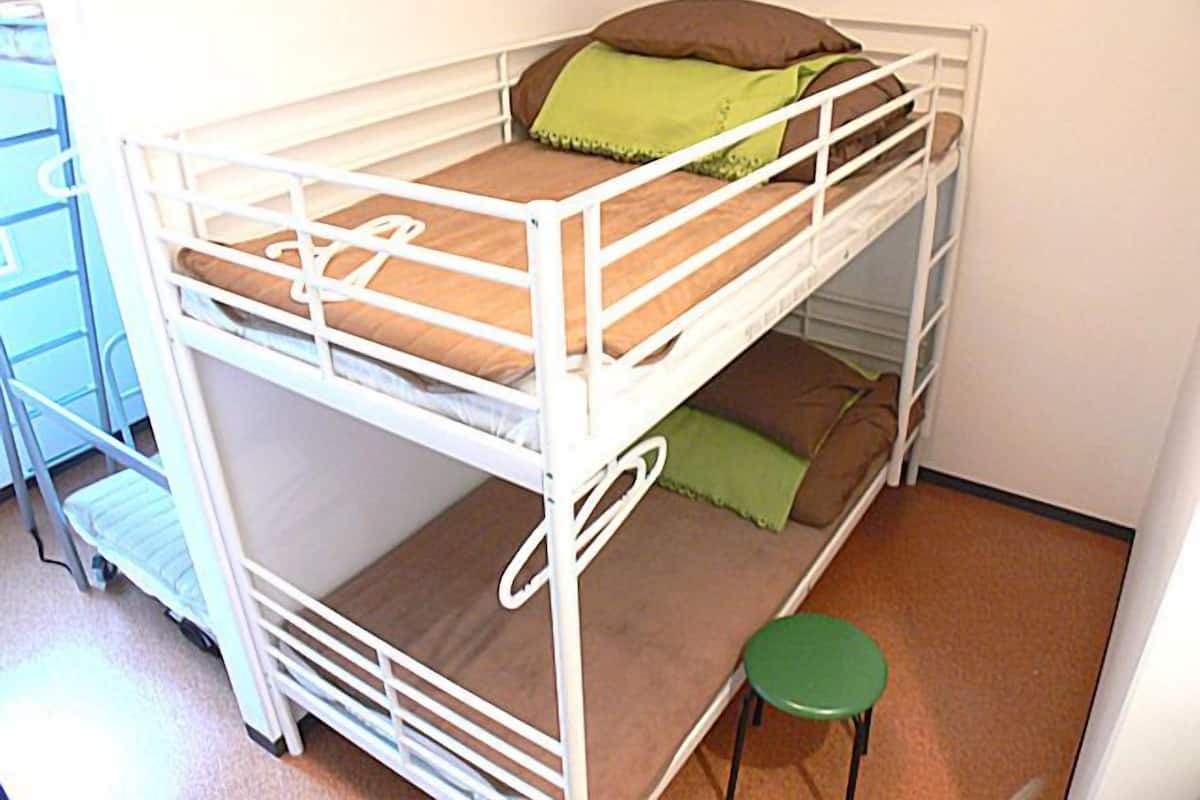 Dormitorio condiviso, dormitorio misto | Una cassaforte in camera, Wi-Fi gratuito