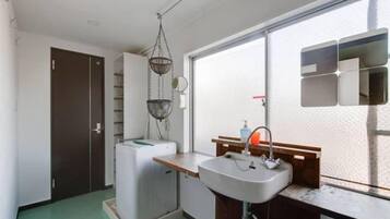 Standard Room, Non Smoking (with Shower, Toilet, Kitchen) | Bathroom