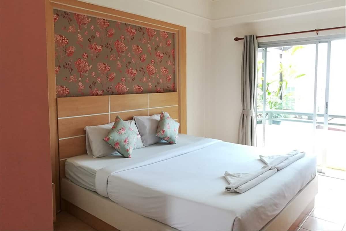 In-room safe, rollaway beds, free WiFi