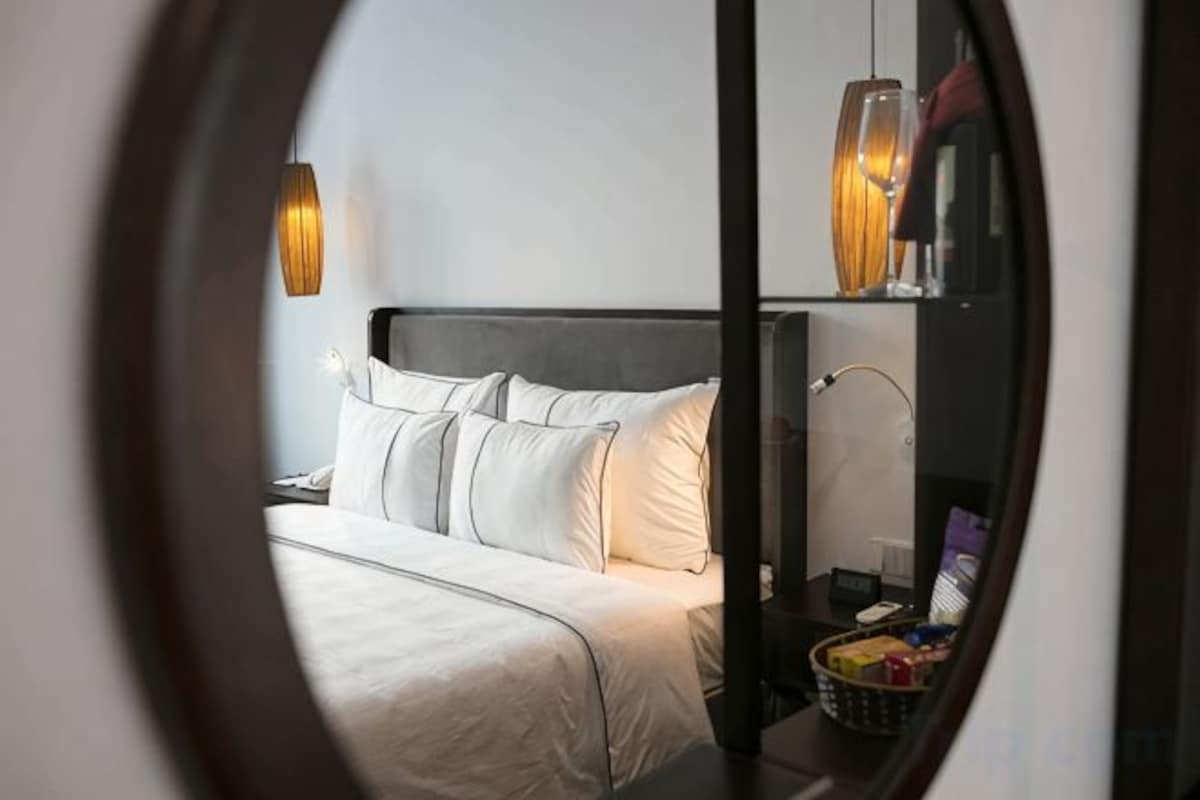 Premium bedding, pillow-top beds, minibar, in-room safe