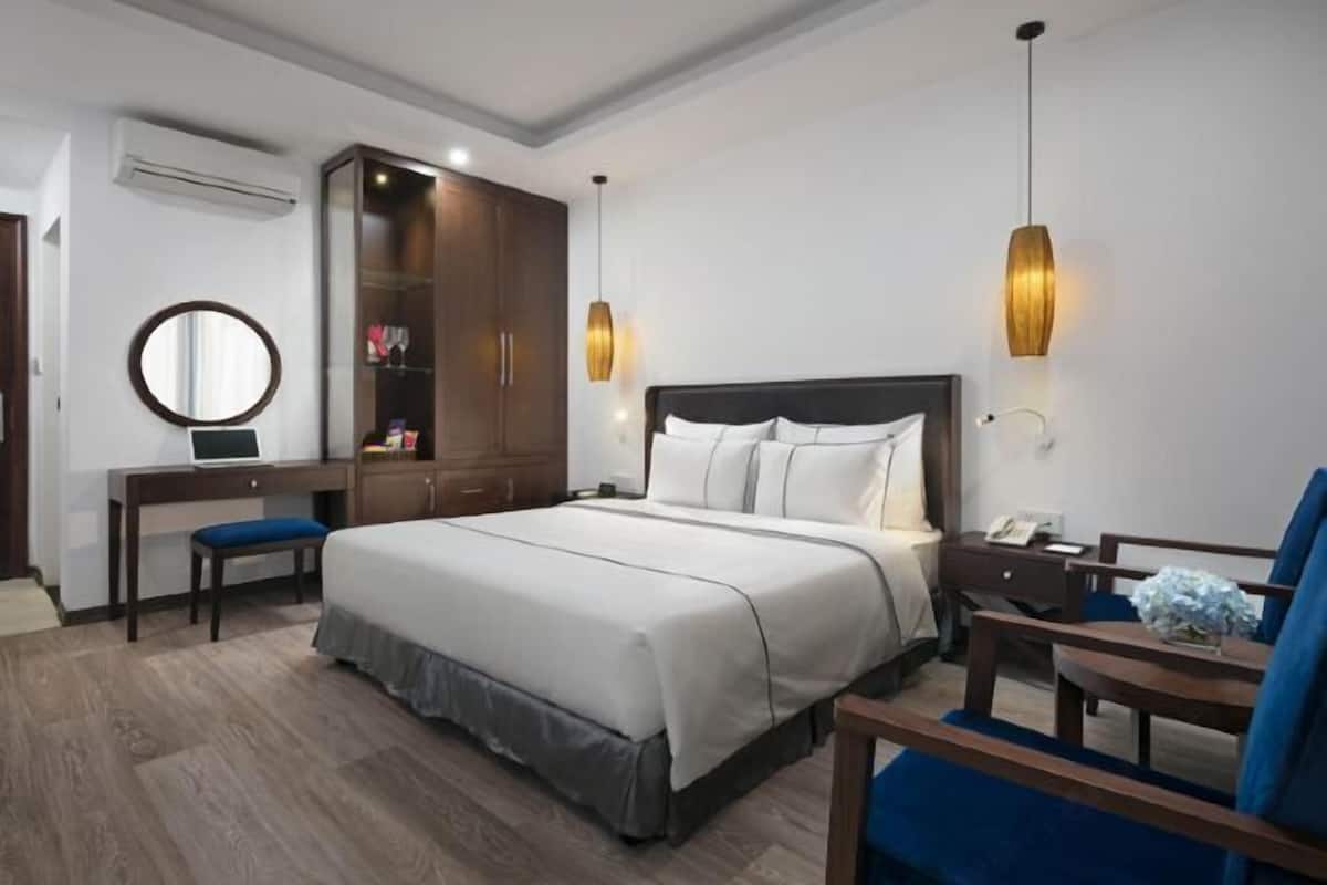 Premium bedding, pillow-top beds, minibar, in-room safe
