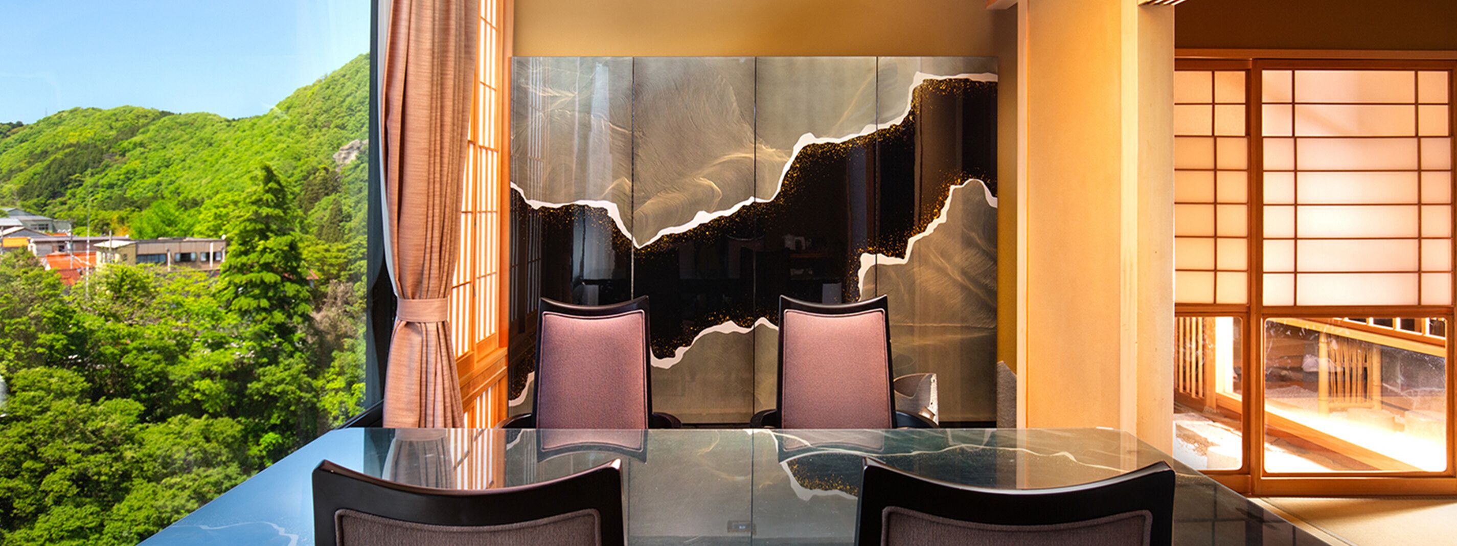 Ropa de cama de alta calidad y minibar 