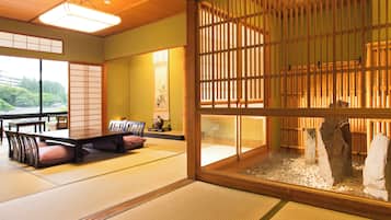 Camera Tradizionale, non fumatori, vista fiume (Iki, JP style, indoor bath, courtyard) | Biancheria da letto di alta qualità, minibar, una cassaforte in camera