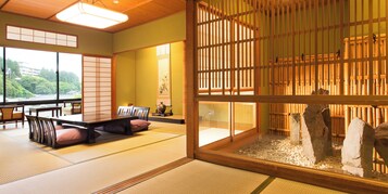 传统客房, 无烟房, 河景 (Iki, JP style, indoor bath, courtyard) | 高档床上用品、迷你吧、客房内保险箱、免费 WiFi