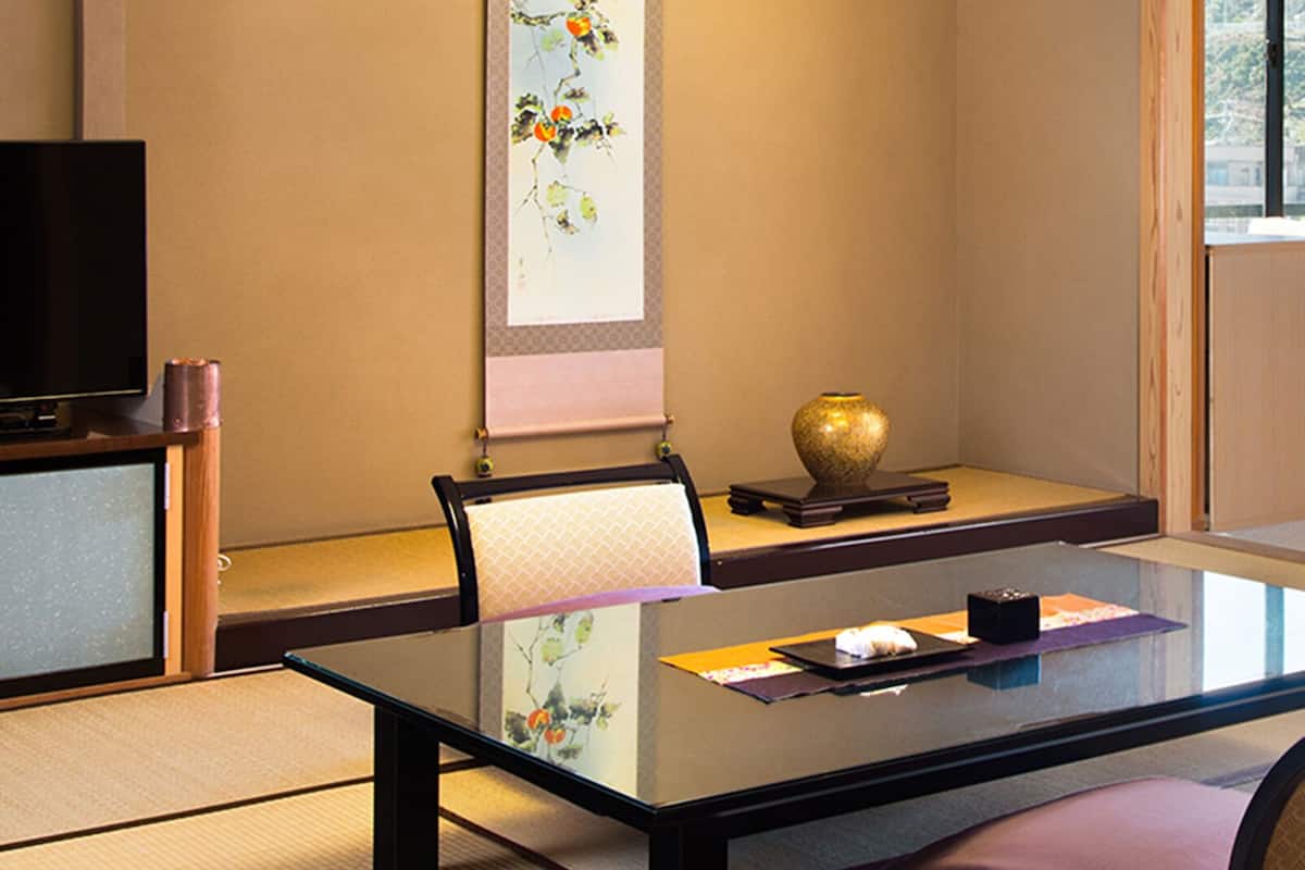 High-Grade Japanese-Western-style Room [Miyabi] - River view, king-size, with scenic bath hot spring | Premium bedding, minibar, in-room safe, WiFi (free)