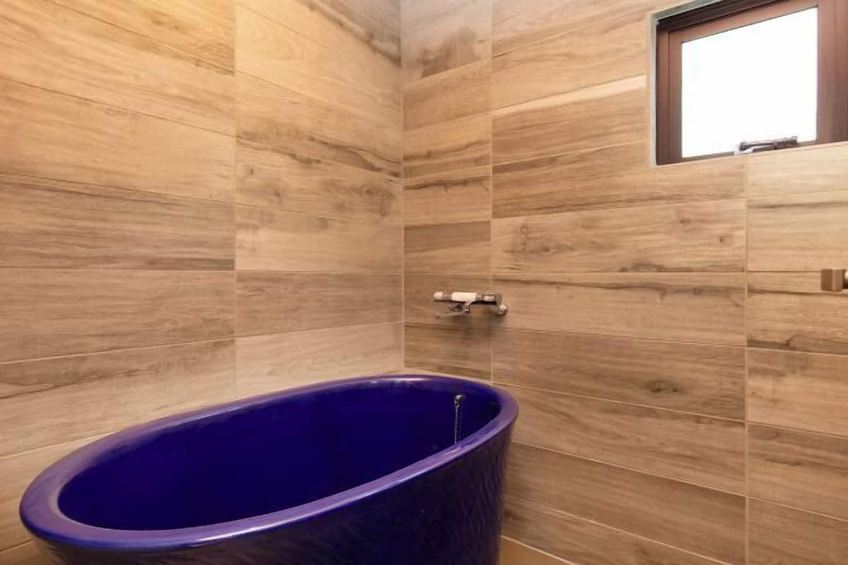 Badezimmer | Kostenlose Toilettenartikel, Haartrockner
