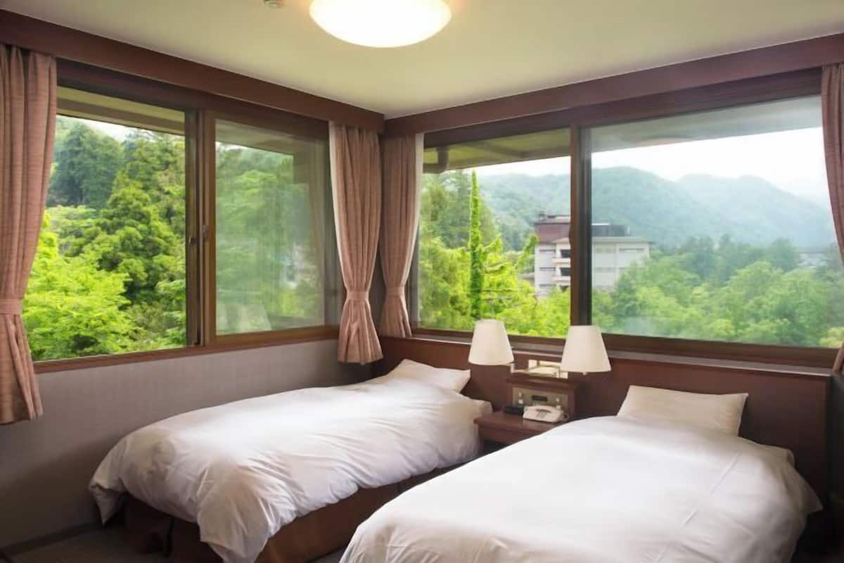 Premium bedding, minibar, in-room safe, WiFi (free)