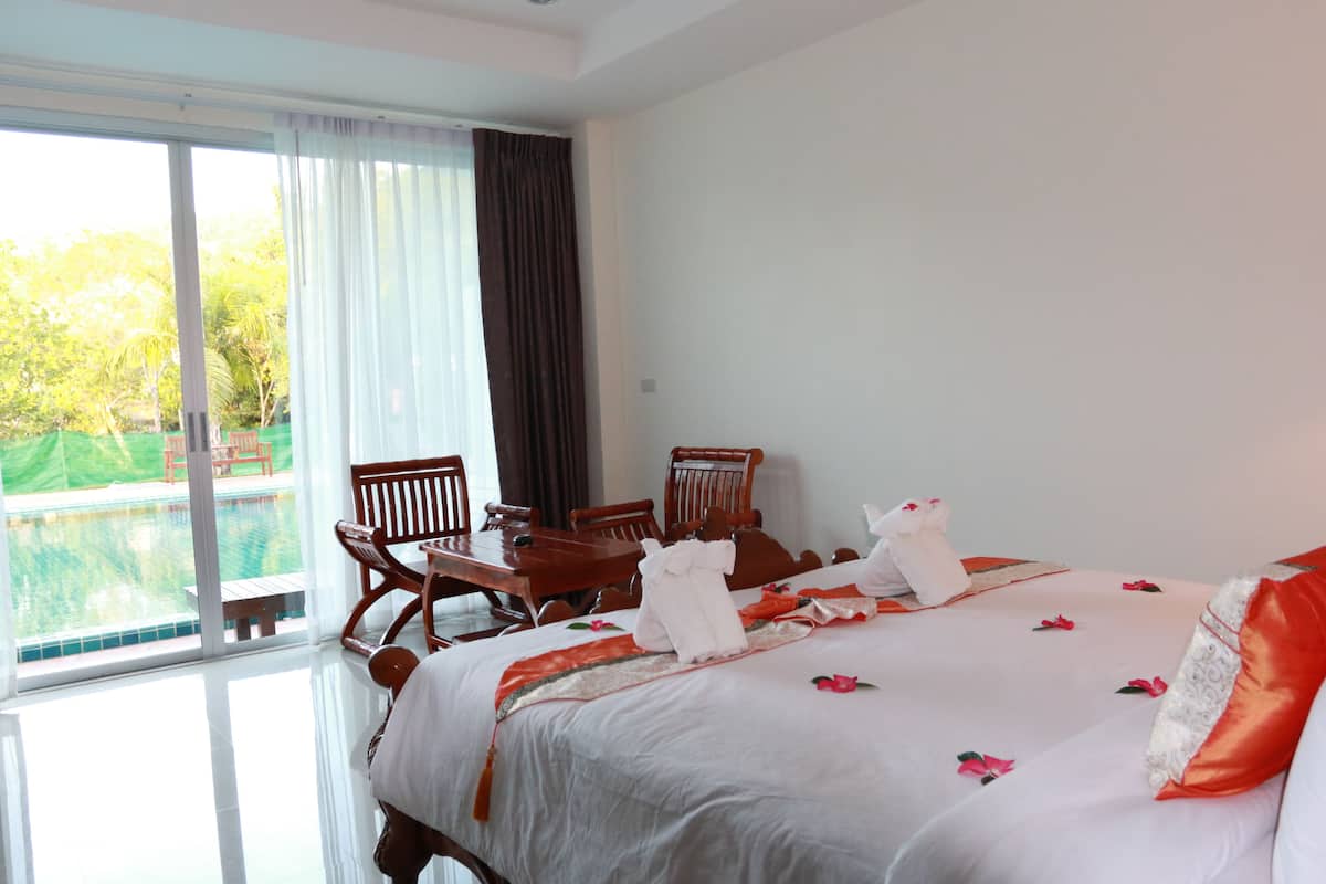 Deluxe Room, Pool Access