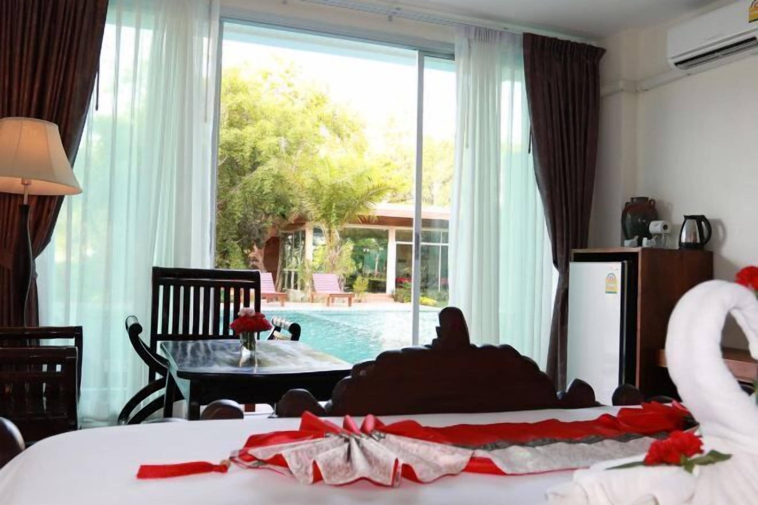 Minibar, in-room safe, free WiFi