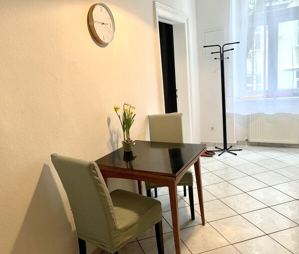 Basic Apartment, 1 Bedroom | In-room dining
