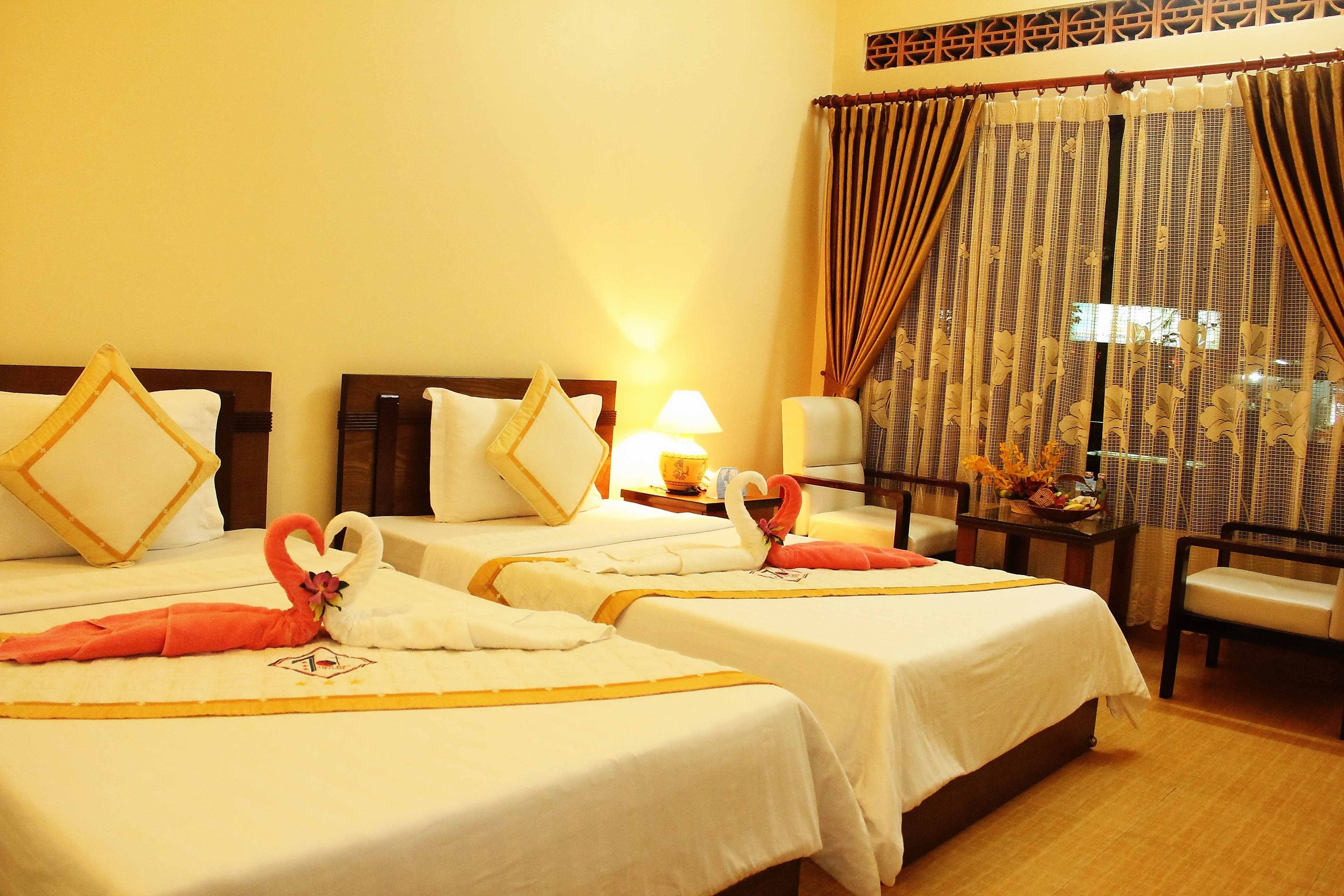 deluxe room, road view (seaside) | premium bedding, minibar, in-room safe, desk