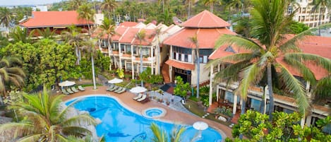 2 outdoor pools, pool umbrellas, pool loungers