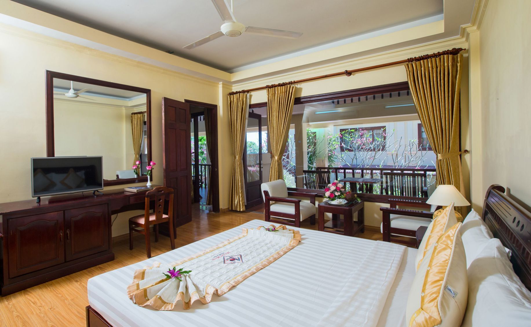 1 bedroom, premium bedding, minibar, in-room safe