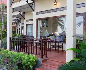 Phòng Deluxe, sát bãi biển | Ban công